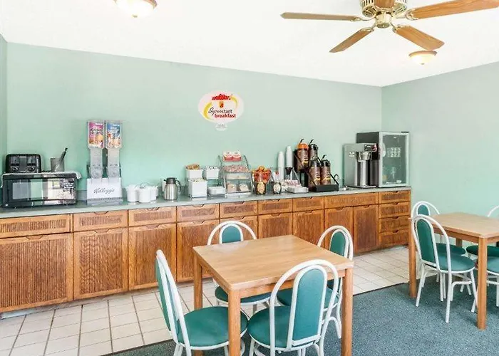 Motel Super 8 By Wyndham Washington/peoria Area 2*
