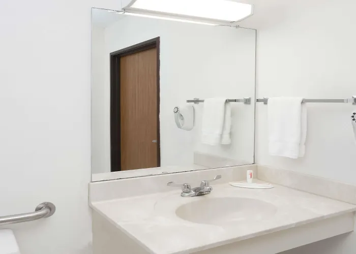 Motel Super 8 By Wyndham Washington/peoria Area