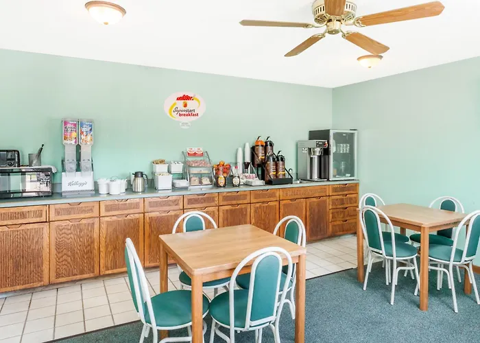 Motel Super 8 By Wyndham Washington/peoria Area 2*