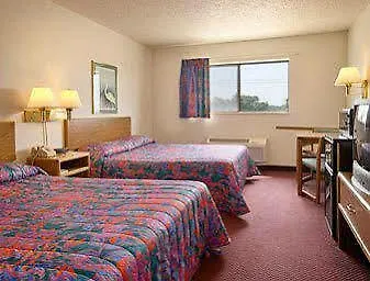 Super 8 By Wyndham Washington/peoria Area Motel